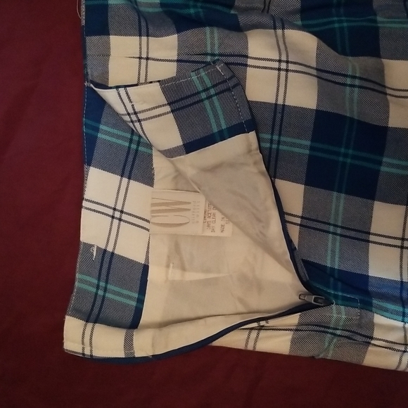 CW PLAID SKIRT - Picture 2 of 4